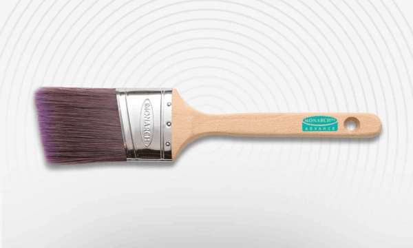 Oval-shaped ferrule carries less paint on the edges for more precise application. The angled filament makes cutting in easier. 